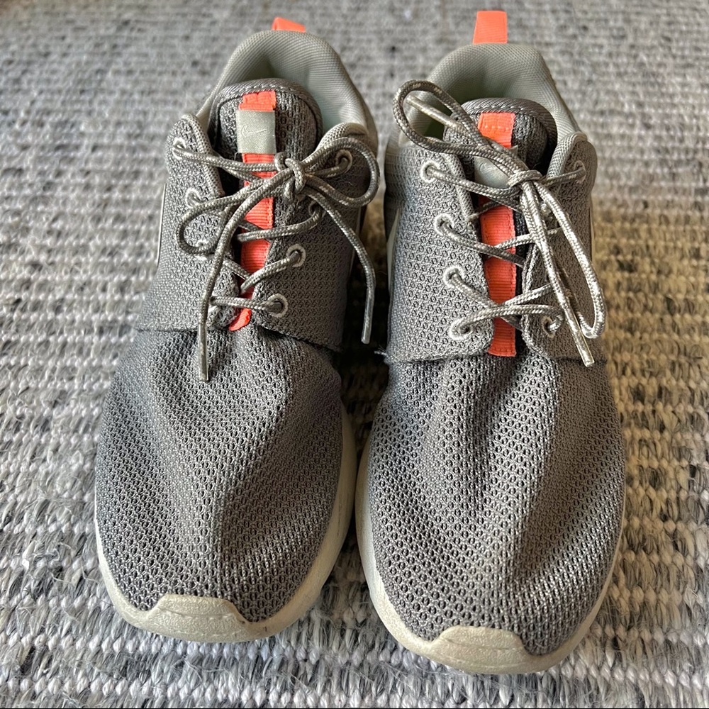 Nike Roche Run sneakers in Gray & pink